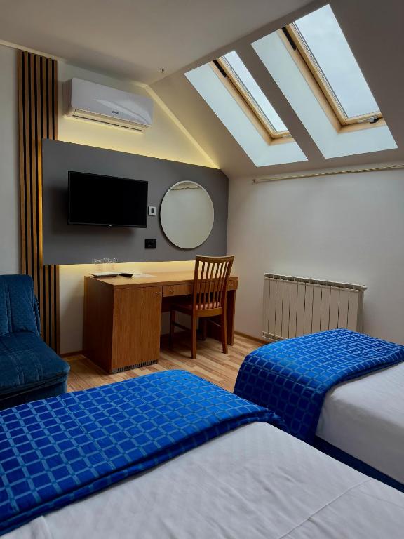 Motel M Vlasenica Klasicna trokrevetna soba