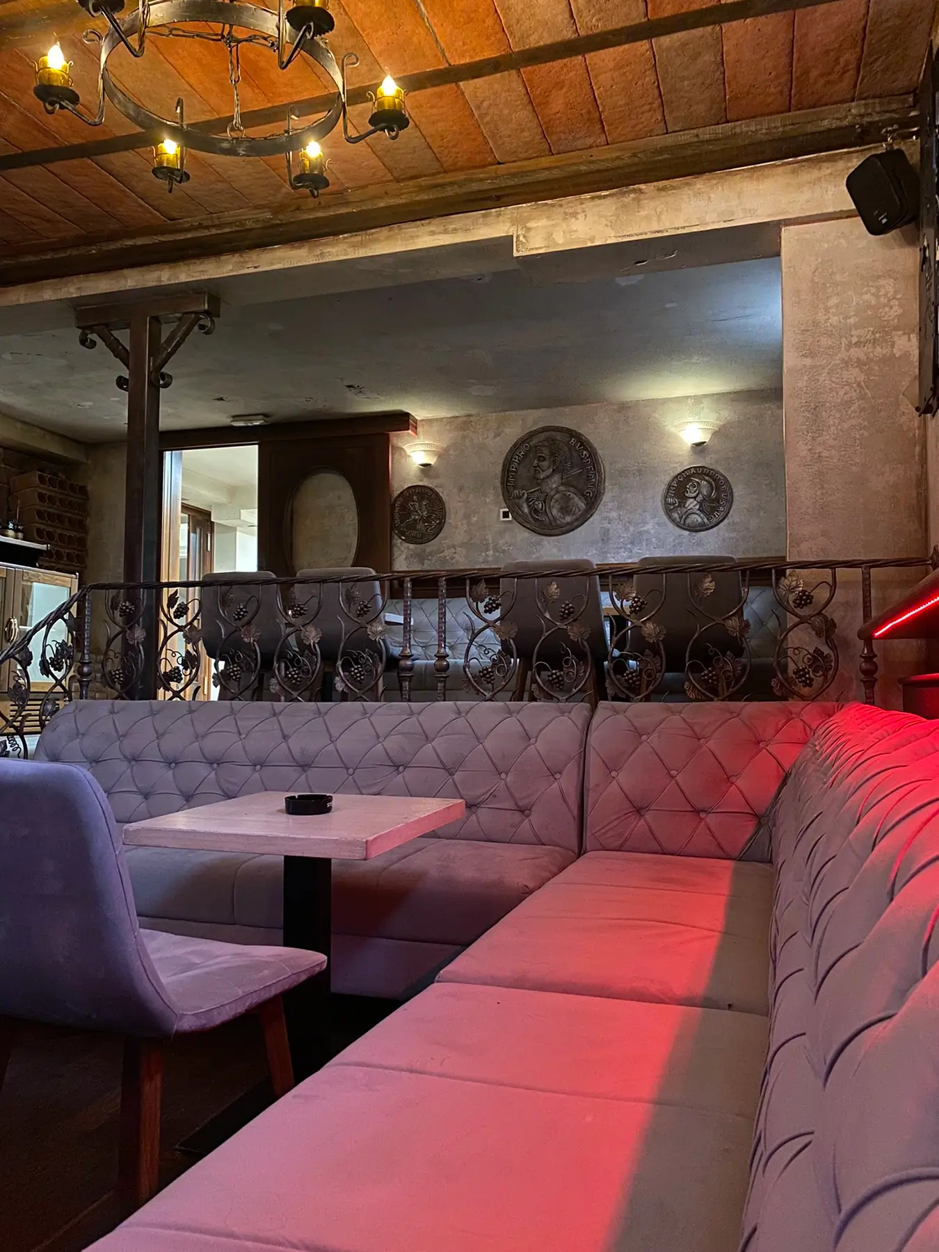 Shisha bar, vinoteka u sklopu Motela M